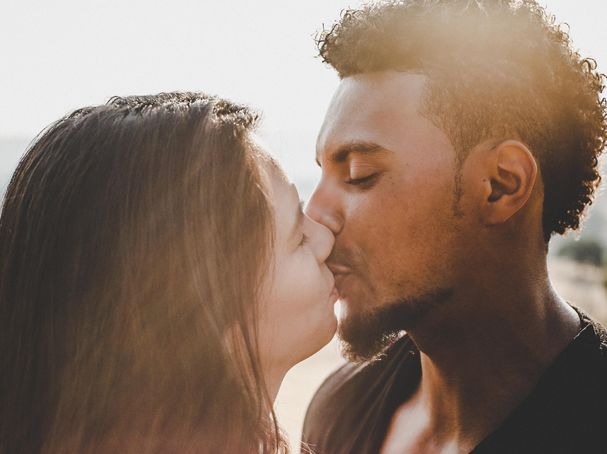 6 Reasons Why Young Lovers Should Date Older Partners